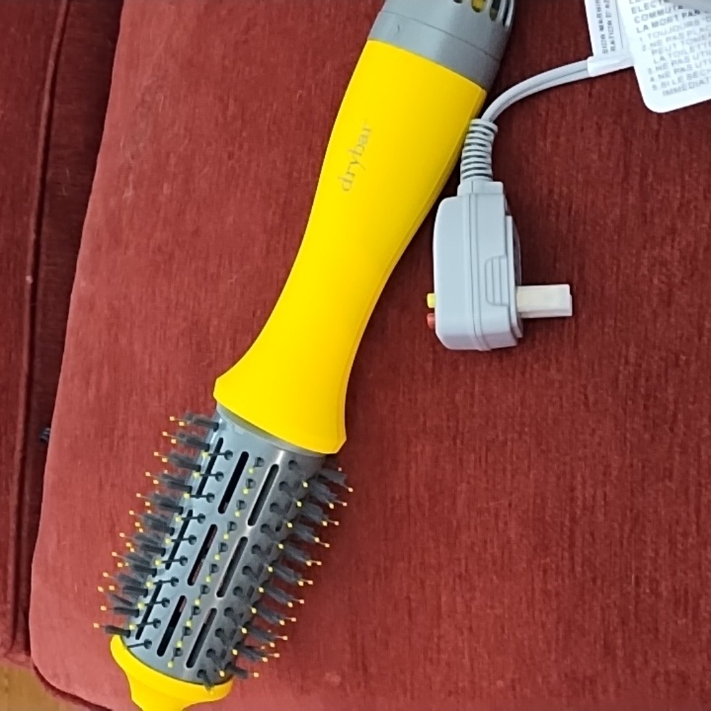 Drybar single shot blow dryer brush